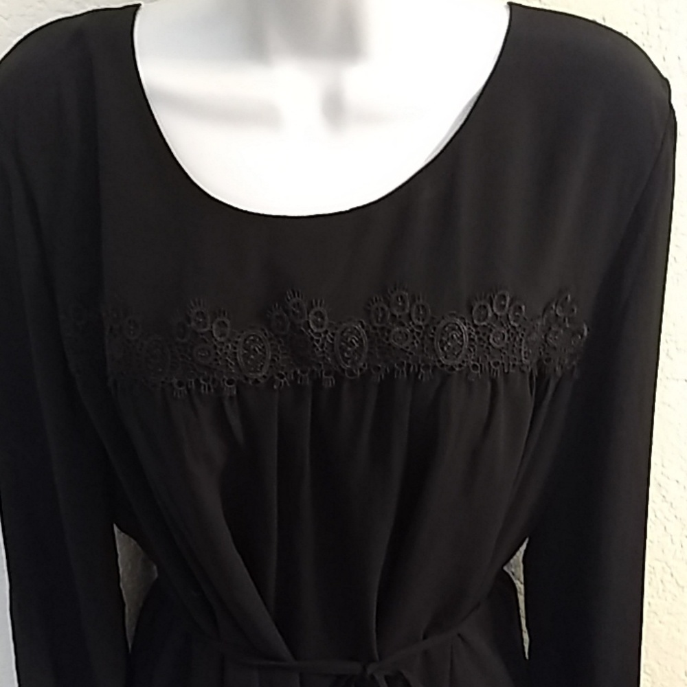 Black dress - Picture 2 of 4